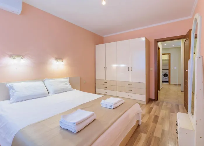 Demira Μπουργκάς